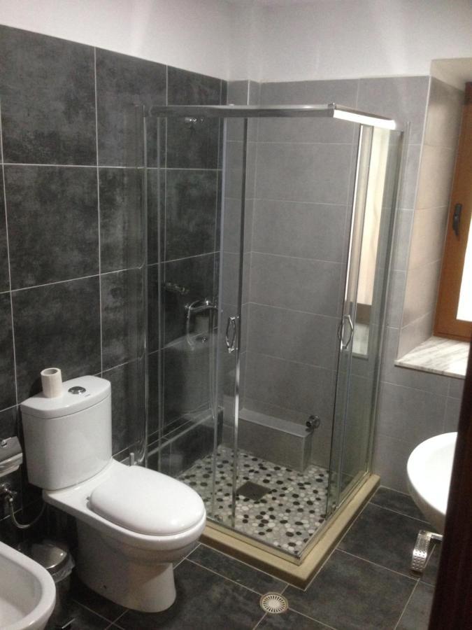 Hotel Bujtina Bicolli 科尔察 外观 照片