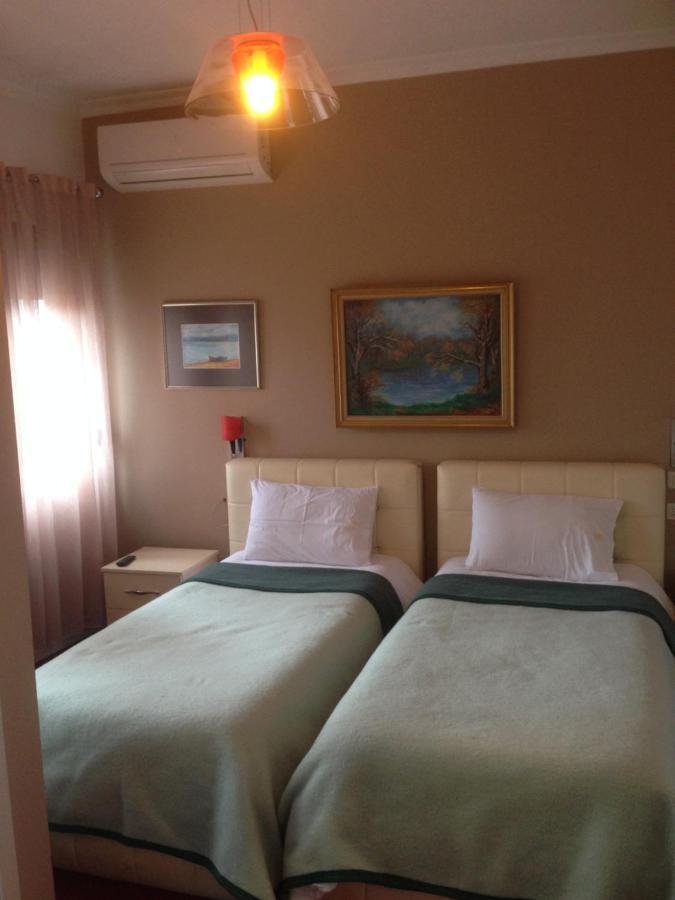 Hotel Bujtina Bicolli 科尔察 外观 照片