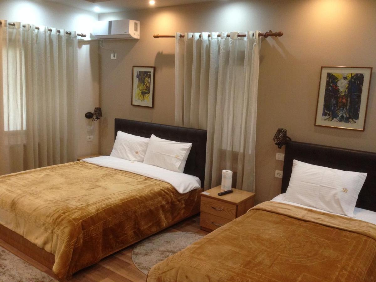 Hotel Bujtina Bicolli 科尔察 外观 照片
