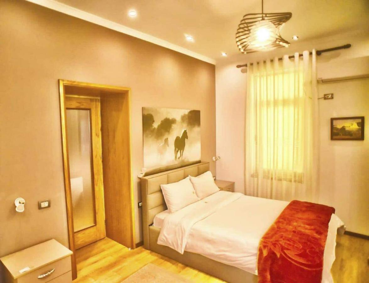 Hotel Bujtina Bicolli 科尔察 外观 照片