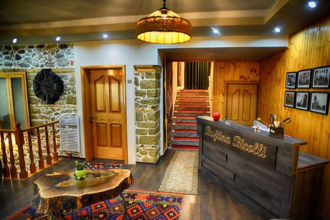 Hotel Bujtina Bicolli 科尔察 外观 照片