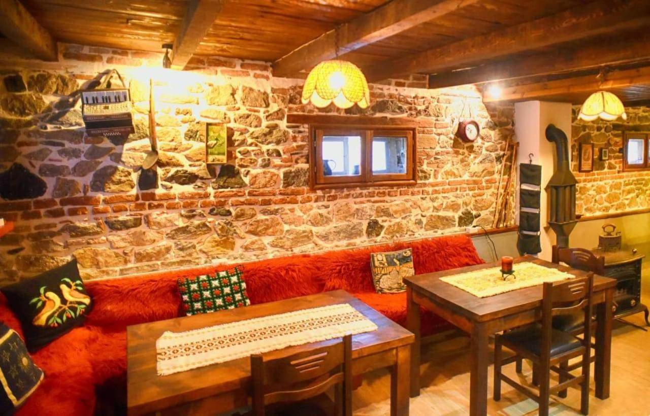 Hotel Bujtina Bicolli 科尔察 外观 照片