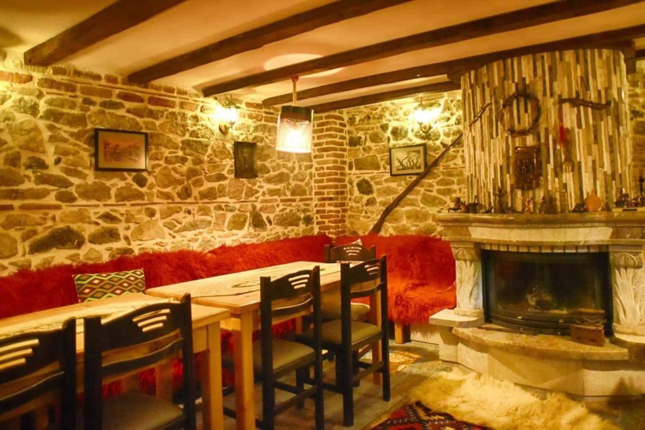 Hotel Bujtina Bicolli 科尔察 外观 照片