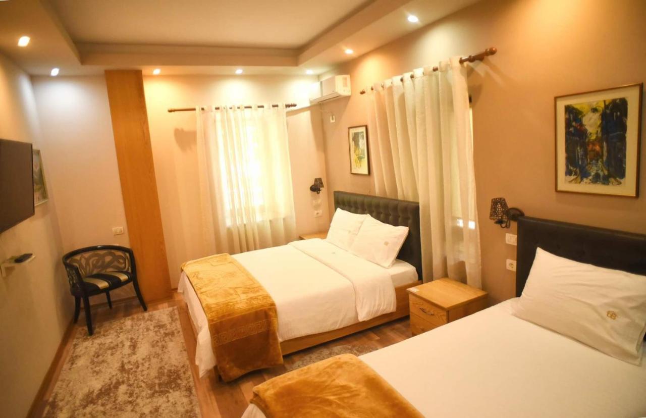 Hotel Bujtina Bicolli 科尔察 外观 照片