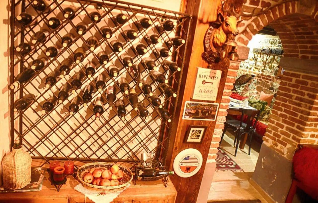 Hotel Bujtina Bicolli 科尔察 外观 照片