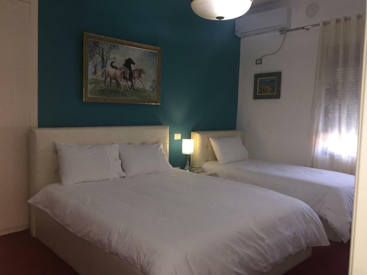 Hotel Bujtina Bicolli 科尔察 外观 照片